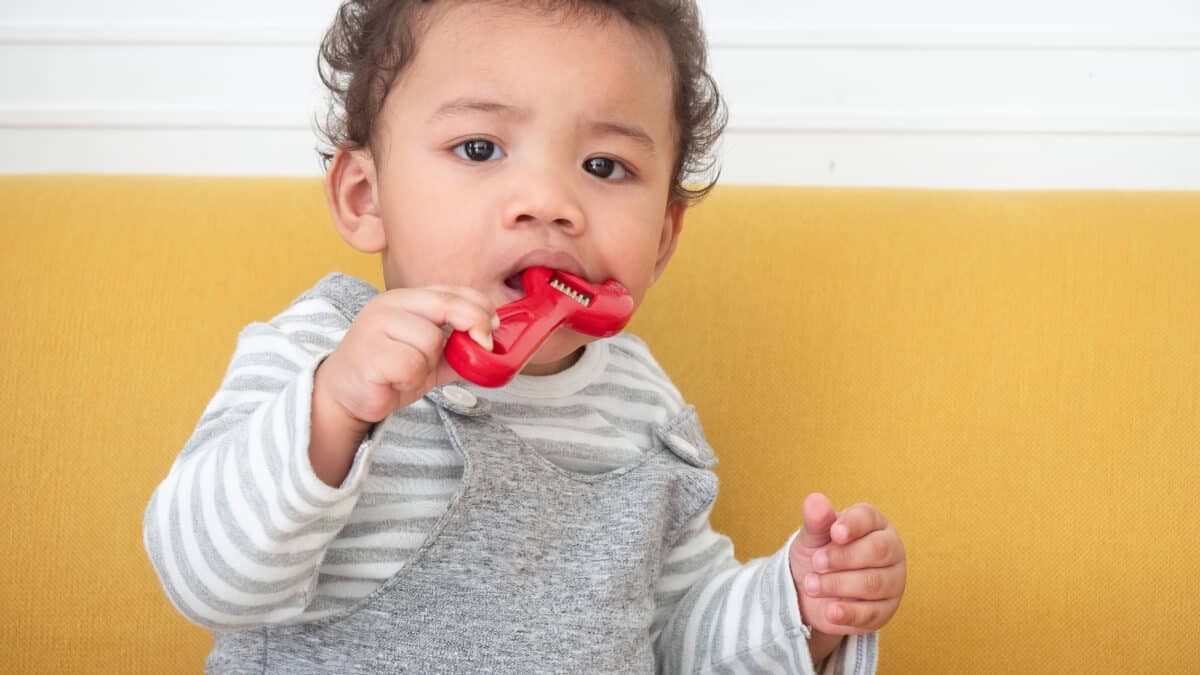 7-helpful-tips-from-lil-sunshine-smiles-for-helping-your-teething-baby