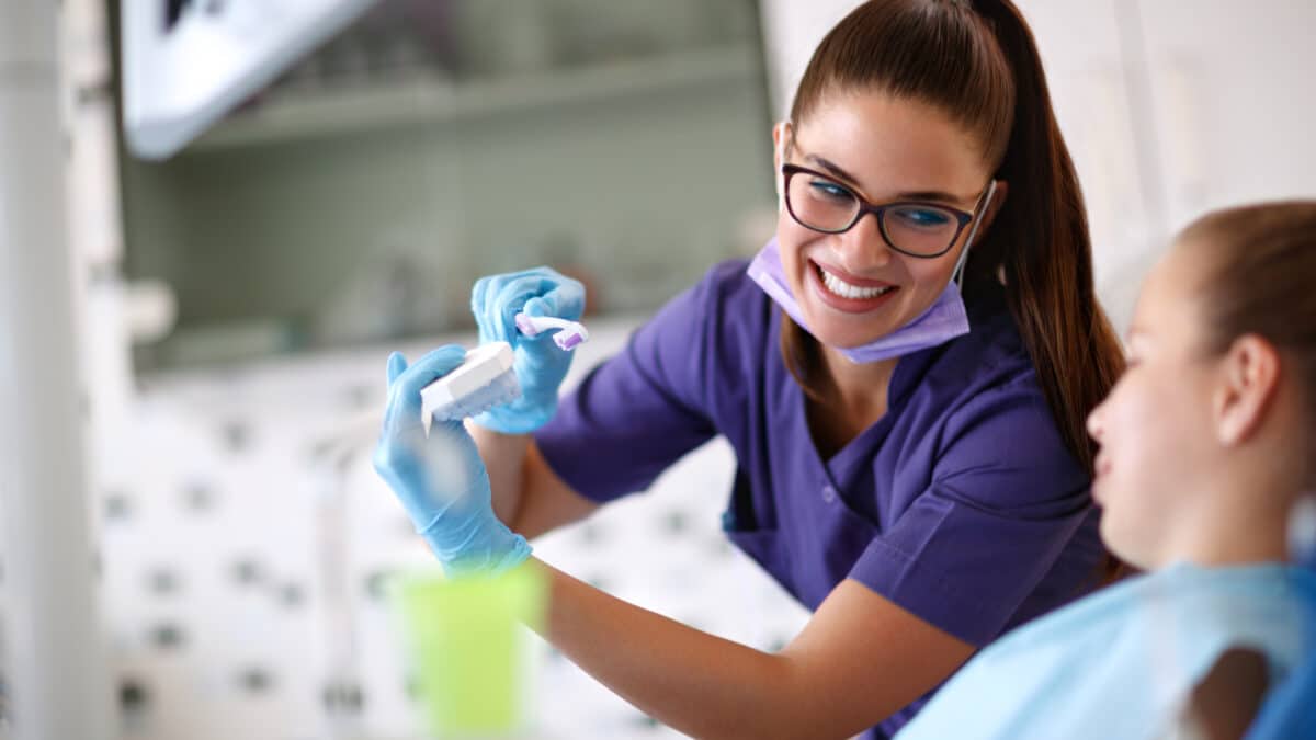 celebrating-the-dental-assistants-who-help-kids-feel-comfortable