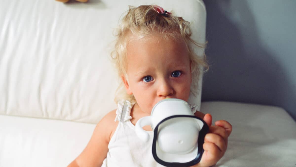 keep-your-toddlers-teeth-healthy-the-benefits-and-hazards-of-sippy-cups