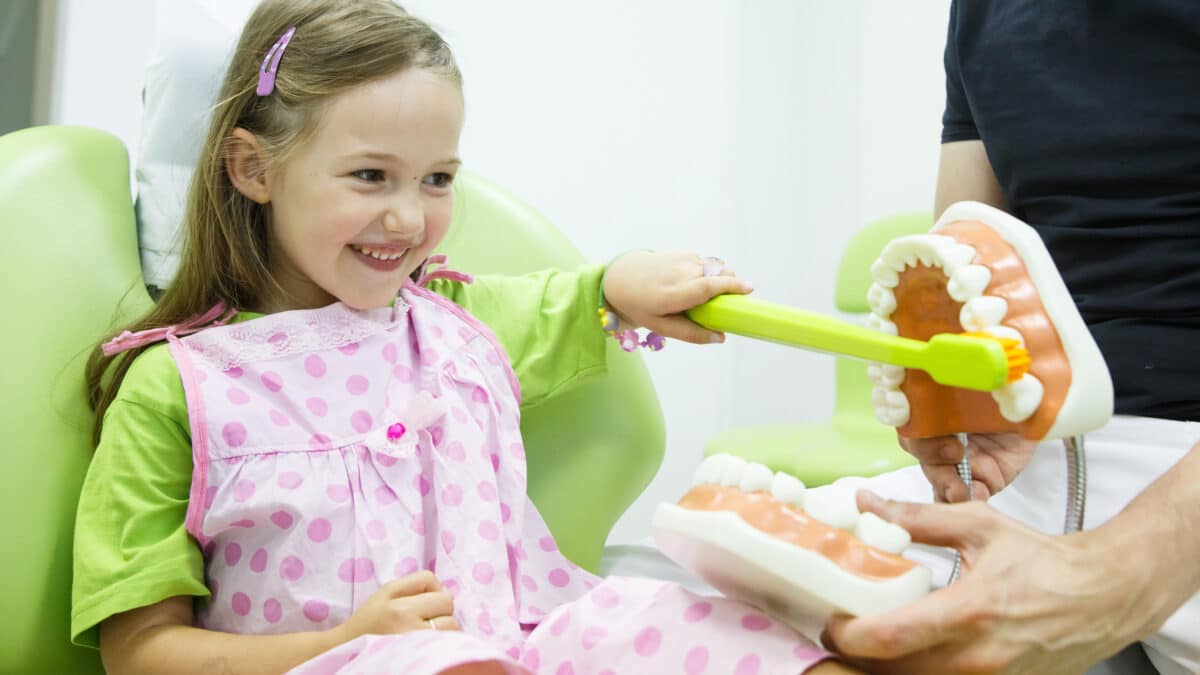 what-are-the-differences-between-a-childrens-dentist-and-a-family-dentist