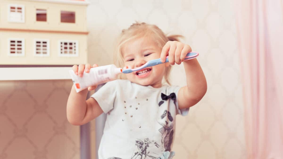 when-and-how-to-begin-using-toothpaste-in-your-childs-dental-routine